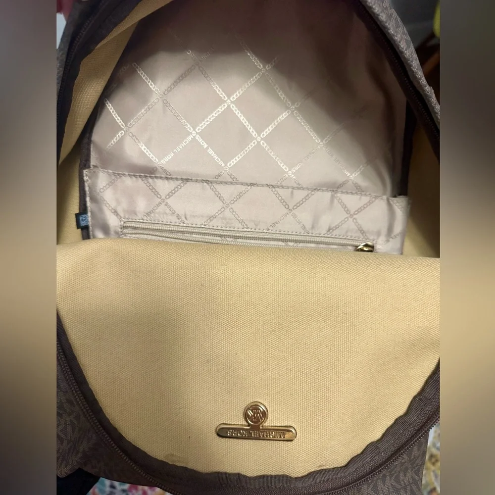 Michael Kors Slater Backpack (large) - Picture 4 of 8